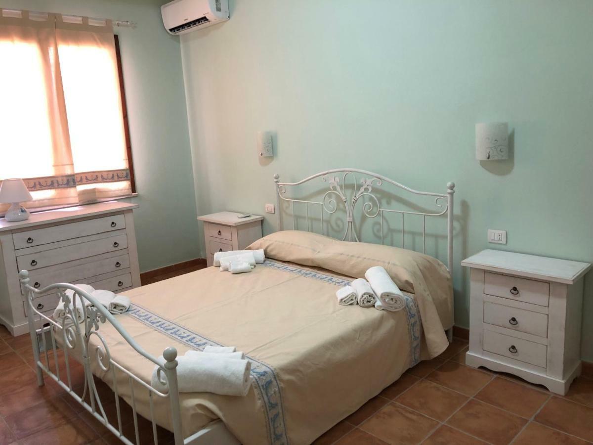 Sa Corti Antiga Apartment SantʼAntìoco Esterno foto