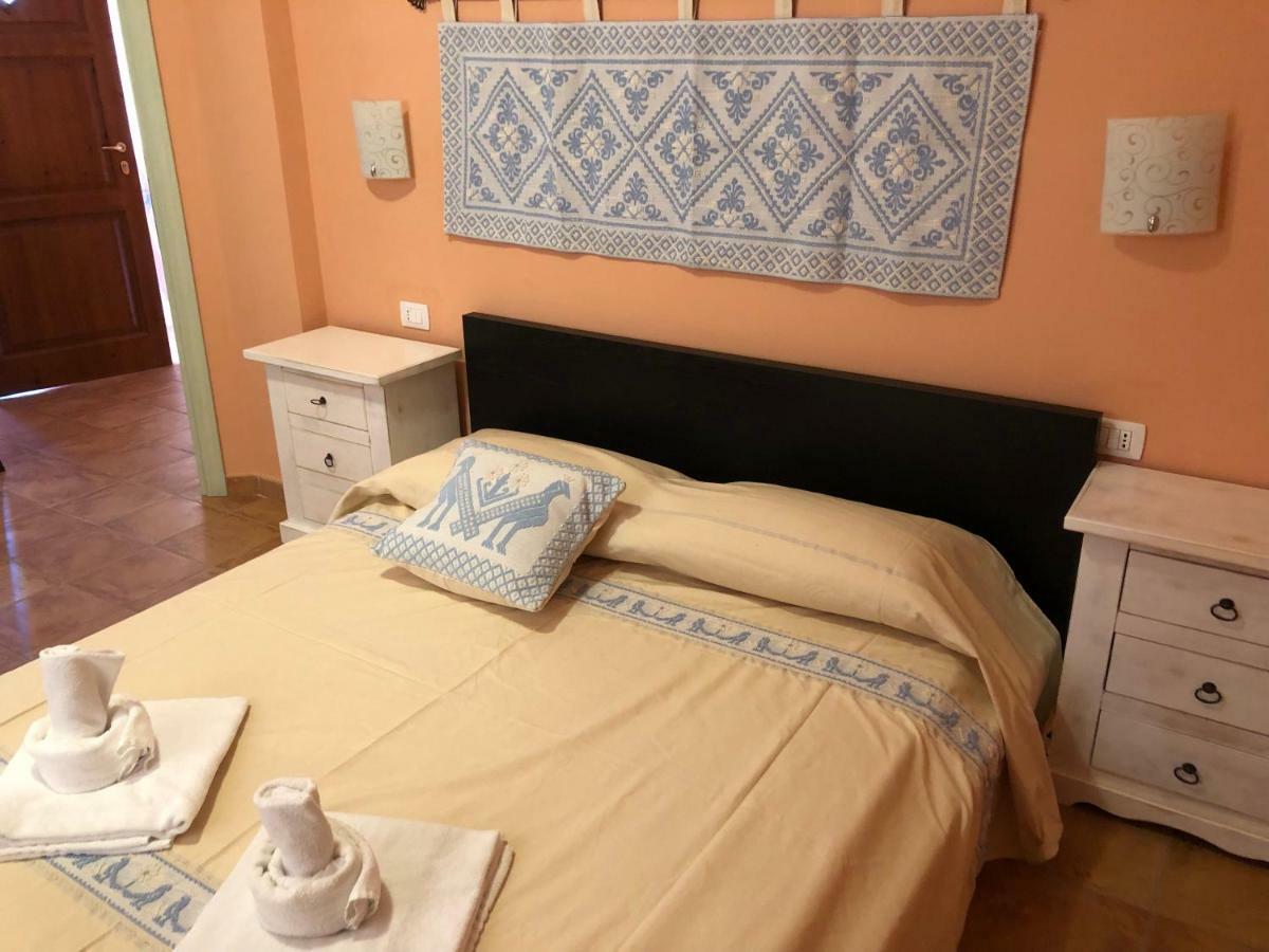 Sa Corti Antiga Apartment SantʼAntìoco Esterno foto