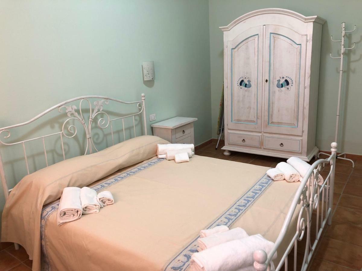 Sa Corti Antiga Apartment SantʼAntìoco Esterno foto